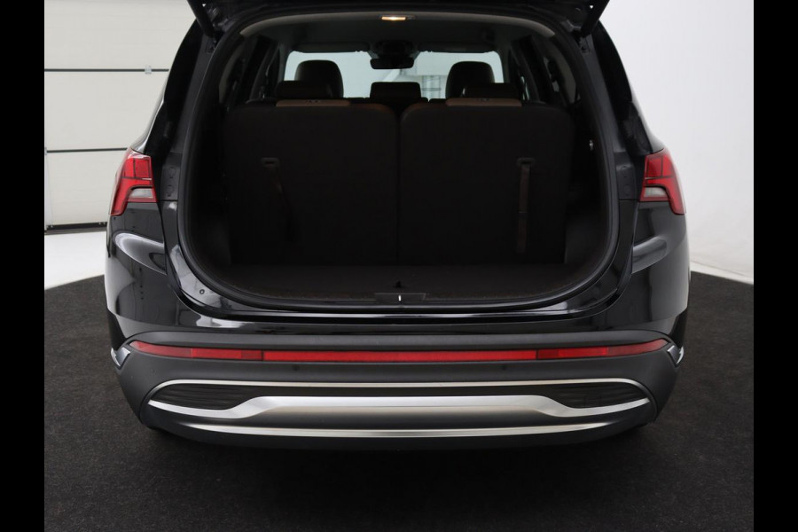 Hyundai Santa Fe 1.6 T-GDI PHEV Premium 7 Persoons | SOH 97,2% | Stoelventilatie | Trekhaak | Head-Up | Leder | Achterbankverwarming | 360 Camera | Carplay | Keyless | Adaptive cruise | Navigatie | Plug In