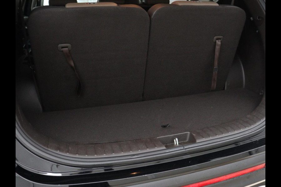 Hyundai Santa Fe 1.6 T-GDI PHEV Premium 7 Persoons | SOH 97,2% | Stoelventilatie | Trekhaak | Head-Up | Leder | Achterbankverwarming | 360 Camera | Carplay | Keyless | Adaptive cruise | Navigatie | Plug In