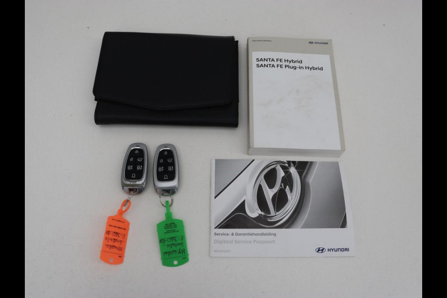 Hyundai Santa Fe 1.6 T-GDI PHEV Premium 7 Persoons | SOH 97,2% | Stoelventilatie | Trekhaak | Head-Up | Leder | Achterbankverwarming | 360 Camera | Carplay | Keyless | Adaptive cruise | Navigatie | Plug In