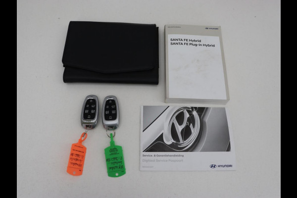 Hyundai Santa Fe 1.6 T-GDI PHEV Premium 7 Persoons | SOH 97,2% | Stoelventilatie | Trekhaak | Head-Up | Leder | Achterbankverwarming | 360 Camera | Carplay | Keyless | Adaptive cruise | Navigatie | Plug In