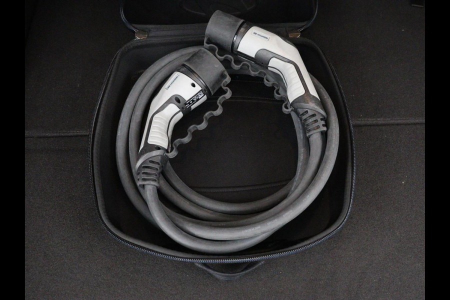 Hyundai Santa Fe 1.6 T-GDI PHEV Premium 7 Persoons | SOH 97,2% | Stoelventilatie | Trekhaak | Head-Up | Leder | Achterbankverwarming | 360 Camera | Carplay | Keyless | Adaptive cruise | Navigatie | Plug In