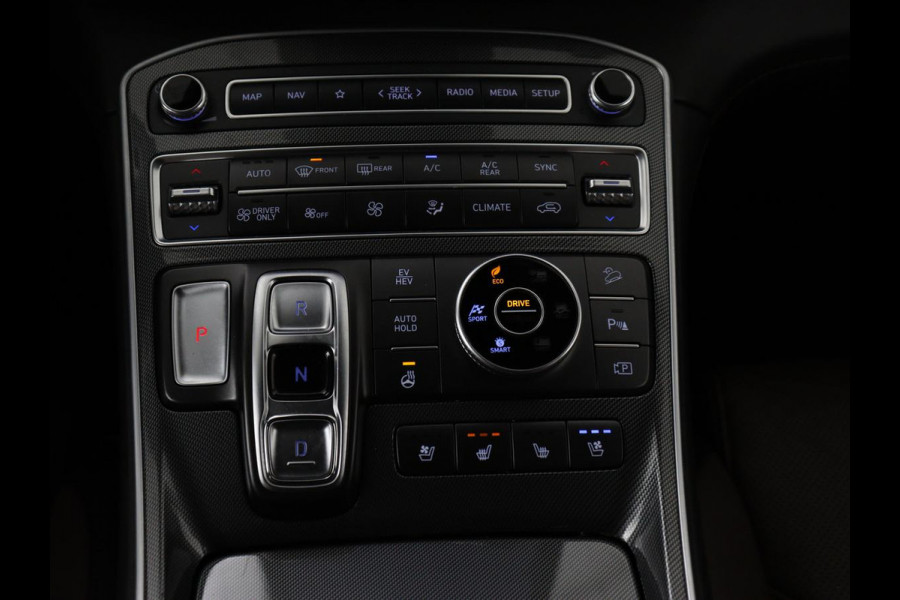 Hyundai Santa Fe 1.6 T-GDI PHEV Premium 7 Persoons | SOH 97,2% | Stoelventilatie | Trekhaak | Head-Up | Leder | Achterbankverwarming | 360 Camera | Carplay | Keyless | Adaptive cruise | Navigatie | Plug In
