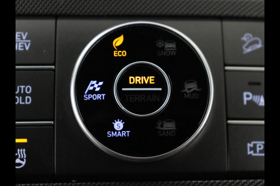 Hyundai Santa Fe 1.6 T-GDI PHEV Premium 7 Persoons | SOH 97,2% | Stoelventilatie | Trekhaak | Head-Up | Leder | Achterbankverwarming | 360 Camera | Carplay | Keyless | Adaptive cruise | Navigatie | Plug In