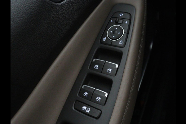 Hyundai Santa Fe 1.6 T-GDI PHEV Premium 7 Persoons | SOH 97,2% | Stoelventilatie | Trekhaak | Head-Up | Leder | Achterbankverwarming | 360 Camera | Carplay | Keyless | Adaptive cruise | Navigatie | Plug In