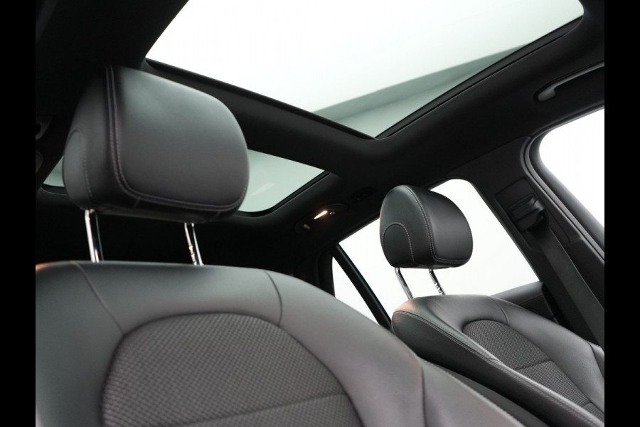 Mercedes-Benz GLC 300e 4MATIC Premium Plus PHEV 320pk Dealer O.H | Panodak | Adaptive Cruise | Sportstoelen Memory | Burmester | AMG Exterieur | Head Up | Camera | Keyless |