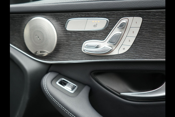 Mercedes-Benz GLC 300e 4MATIC Premium Plus PHEV 320pk Dealer O.H | Panodak | Adaptive Cruise | Sportstoelen Memory | Burmester | AMG Exterieur | Head Up | Camera | Keyless |