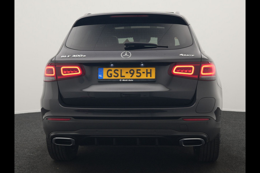 Mercedes-Benz GLC 300e 4MATIC Premium Plus PHEV 320pk Dealer O.H | Panodak | Adaptive Cruise | Sportstoelen Memory | Burmester | AMG Exterieur | Head Up | Camera | Keyless |