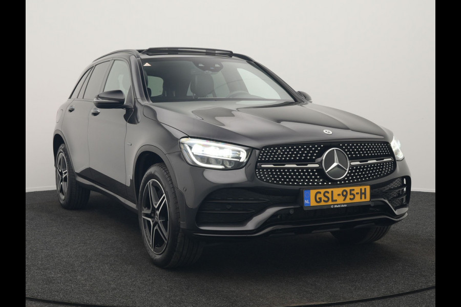 Mercedes-Benz GLC 300e 4MATIC Premium Plus PHEV 320pk Dealer O.H | Panodak | Adaptive Cruise | Sportstoelen Memory | Burmester | AMG Exterieur | Head Up | Camera | Keyless |
