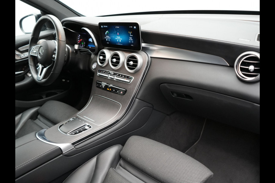Mercedes-Benz GLC 300e 4MATIC Premium Plus PHEV 320pk Dealer O.H | Panodak | Adaptive Cruise | Sportstoelen Memory | Burmester | AMG Exterieur | Head Up | Camera | Keyless |