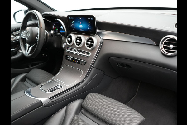 Mercedes-Benz GLC 300e 4MATIC Premium Plus PHEV 320pk Dealer O.H | Panodak | Adaptive Cruise | Sportstoelen Memory | Burmester | AMG Exterieur | Head Up | Camera | Keyless |