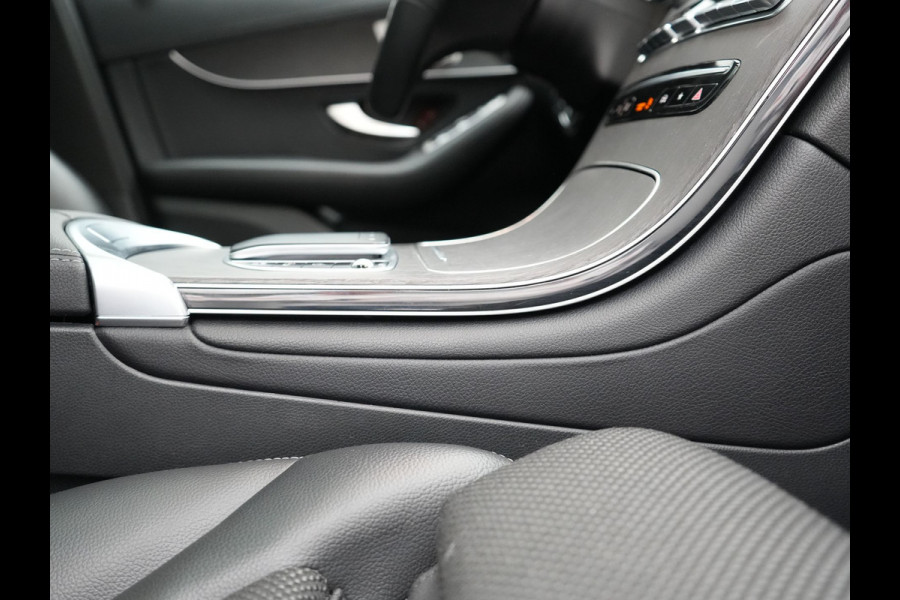 Mercedes-Benz GLC 300e 4MATIC Premium Plus PHEV 320pk Dealer O.H | Panodak | Adaptive Cruise | Sportstoelen Memory | Burmester | AMG Exterieur | Head Up | Camera | Keyless |