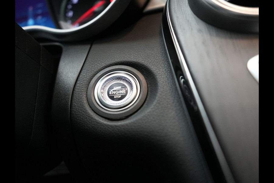 Mercedes-Benz GLC 300e 4MATIC Premium Plus PHEV 320pk Dealer O.H | Panodak | Adaptive Cruise | Sportstoelen Memory | Burmester | AMG Exterieur | Head Up | Camera | Keyless |