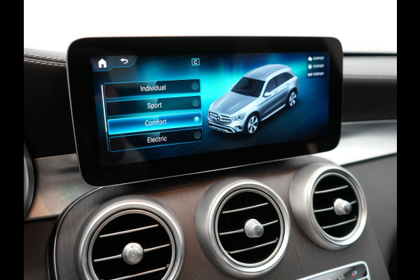 Mercedes-Benz GLC 300e 4MATIC Premium Plus PHEV 320pk Dealer O.H | Panodak | Adaptive Cruise | Sportstoelen Memory | Burmester | AMG Exterieur | Head Up | Camera | Keyless |