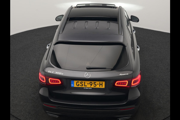 Mercedes-Benz GLC 300e 4MATIC Premium Plus PHEV 320pk Dealer O.H | Panodak | Adaptive Cruise | Sportstoelen Memory | Burmester | AMG Exterieur | Head Up | Camera | Keyless |