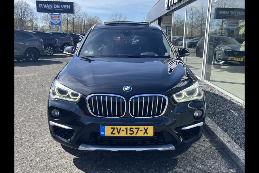 BMW X1 sDrive20i High Executive 192pk/141kW Automaat | Panodak | Afneembare trekhaak | Vol leder | Camera | Elektr. achterklep | Head-Up display | etc. etc.