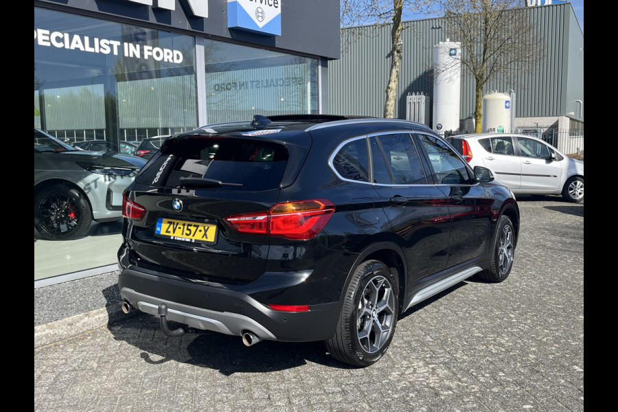 BMW X1 sDrive20i High Executive 192pk/141kW Automaat | Panodak | Afneembare trekhaak | Vol leder | Camera | Elektr. achterklep | Head-Up display | etc. etc.