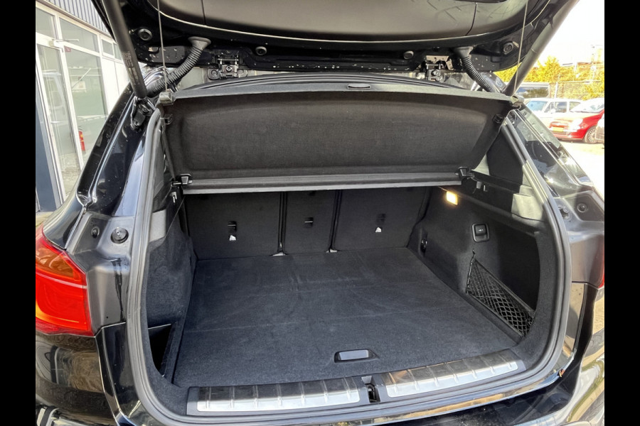 BMW X1 sDrive20i High Executive 192pk/141kW Automaat | Panodak | Afneembare trekhaak | Vol leder | Camera | Elektr. achterklep | Head-Up display | etc. etc.