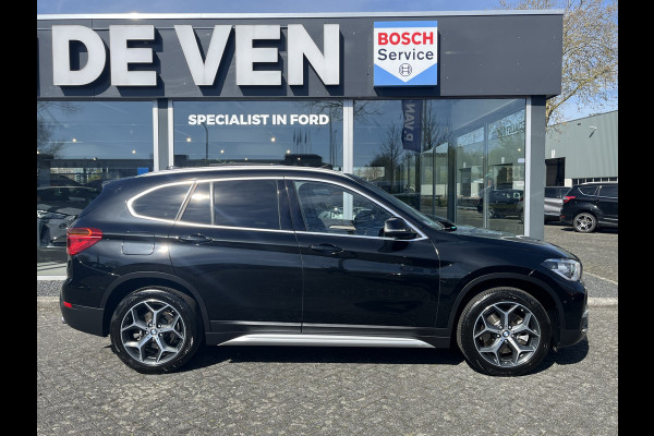 BMW X1 sDrive20i High Executive 192pk/141kW Automaat | Panodak | Afneembare trekhaak | Vol leder | Camera | Elektr. achterklep | Head-Up display | etc. etc.