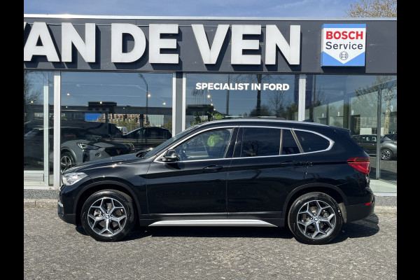 BMW X1 sDrive20i High Executive 192pk/141kW Automaat | Panodak | Afneembare trekhaak | Vol leder | Camera | Elektr. achterklep | Head-Up display | etc. etc.