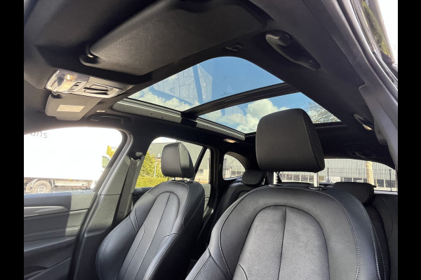 BMW X1 sDrive20i High Executive 192pk/141kW Automaat | Panodak | Afneembare trekhaak | Vol leder | Camera | Elektr. achterklep | Head-Up display | etc. etc.