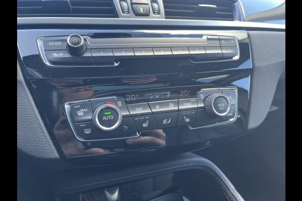 BMW X1 sDrive20i High Executive 192pk/141kW Automaat | Panodak | Afneembare trekhaak | Vol leder | Camera | Elektr. achterklep | Head-Up display | etc. etc.
