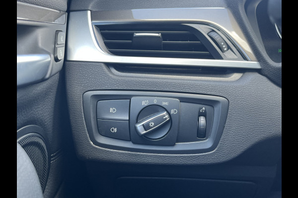 BMW X1 sDrive20i High Executive 192pk/141kW Automaat | Panodak | Afneembare trekhaak | Vol leder | Camera | Elektr. achterklep | Head-Up display | etc. etc.