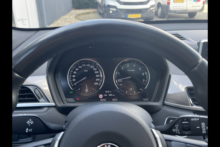 BMW X1 sDrive20i High Executive 192pk/141kW Automaat | Panodak | Afneembare trekhaak | Vol leder | Camera | Elektr. achterklep | Head-Up display | etc. etc.