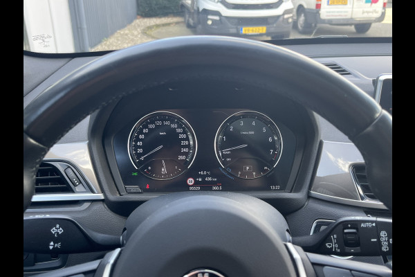 BMW X1 sDrive20i High Executive 192pk/141kW Automaat | Panodak | Afneembare trekhaak | Vol leder | Camera | Elektr. achterklep | Head-Up display | etc. etc.