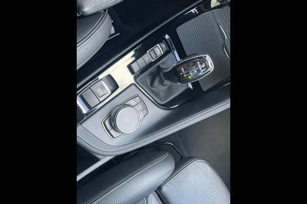 BMW X1 sDrive20i High Executive 192pk/141kW Automaat | Panodak | Afneembare trekhaak | Vol leder | Camera | Elektr. achterklep | Head-Up display | etc. etc.