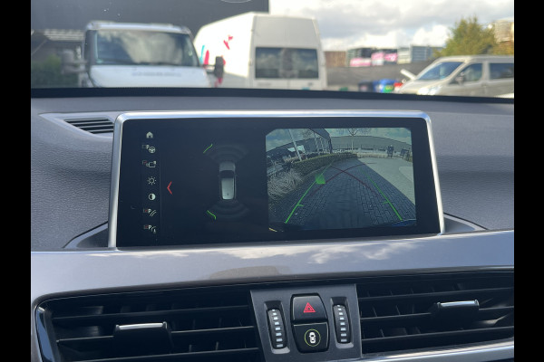 BMW X1 sDrive20i High Executive 192pk/141kW Automaat | Panodak | Afneembare trekhaak | Vol leder | Camera | Elektr. achterklep | Head-Up display | etc. etc.