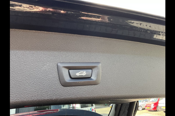 BMW X1 sDrive20i High Executive 192pk/141kW Automaat | Panodak | Afneembare trekhaak | Vol leder | Camera | Elektr. achterklep | Head-Up display | etc. etc.