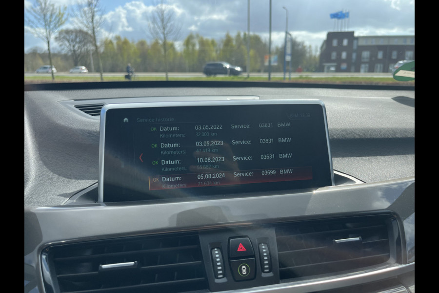 BMW X1 sDrive20i High Executive 192pk/141kW Automaat | Panodak | Afneembare trekhaak | Vol leder | Camera | Elektr. achterklep | Head-Up display | etc. etc.