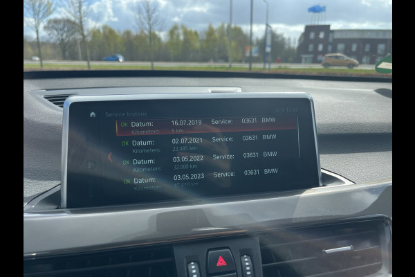 BMW X1 sDrive20i High Executive 192pk/141kW Automaat | Panodak | Afneembare trekhaak | Vol leder | Camera | Elektr. achterklep | Head-Up display | etc. etc.