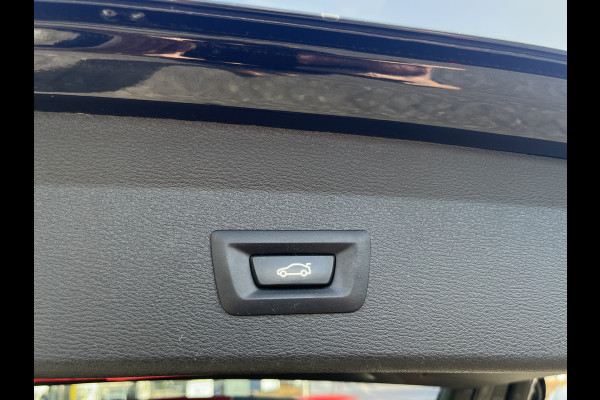 BMW X1 sDrive20i High Executive 192pk/141kW Automaat | Panodak | Afneembare trekhaak | Vol leder | Camera | Elektr. achterklep | Head-Up display | etc. etc.