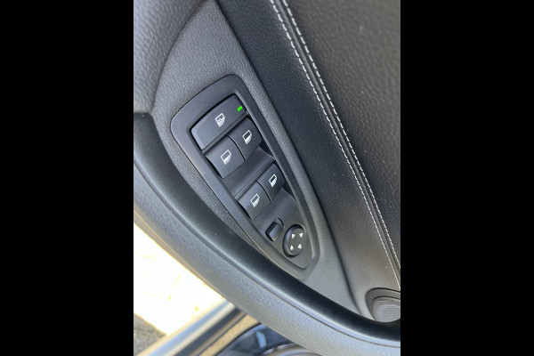 BMW X1 sDrive20i High Executive 192pk/141kW Automaat | Panodak | Afneembare trekhaak | Vol leder | Camera | Elektr. achterklep | Head-Up display | etc. etc.