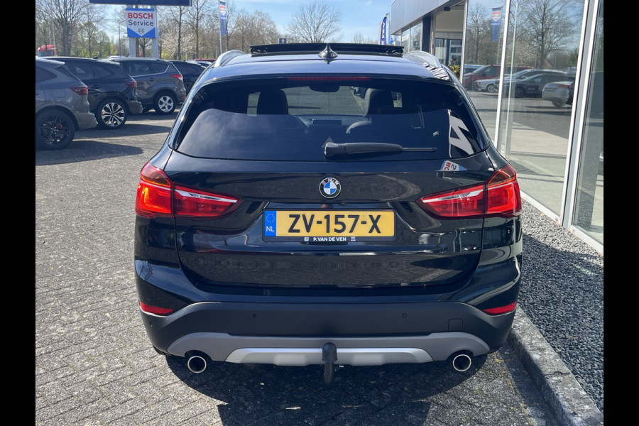 BMW X1 sDrive20i High Executive 192pk/141kW Automaat | Panodak | Afneembare trekhaak | Vol leder | Camera | Elektr. achterklep | Head-Up display | etc. etc.