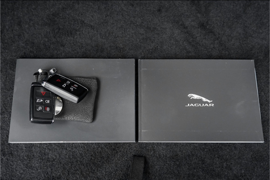 Jaguar E-Pace 1.5 P300e AWD R-Dynamic Pano CarPlay Leer