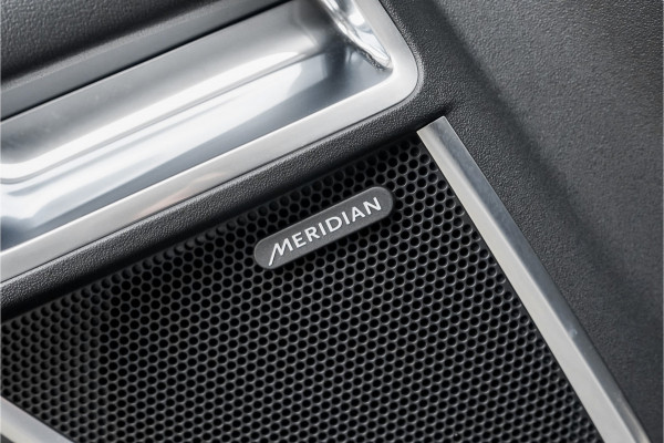 Jaguar E-Pace 1.5 P300e AWD R-Dynamic Pano CarPlay Leer