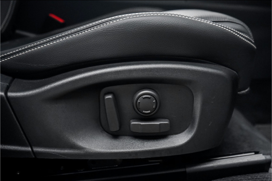 Jaguar E-Pace 1.5 P300e AWD R-Dynamic Pano CarPlay Leer