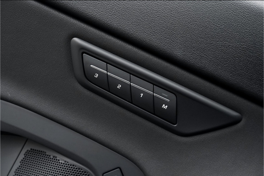 Jaguar E-Pace 1.5 P300e AWD R-Dynamic Pano CarPlay Leer