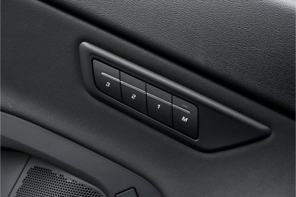 Jaguar E-Pace 1.5 P300e AWD R-Dynamic Pano CarPlay Leer