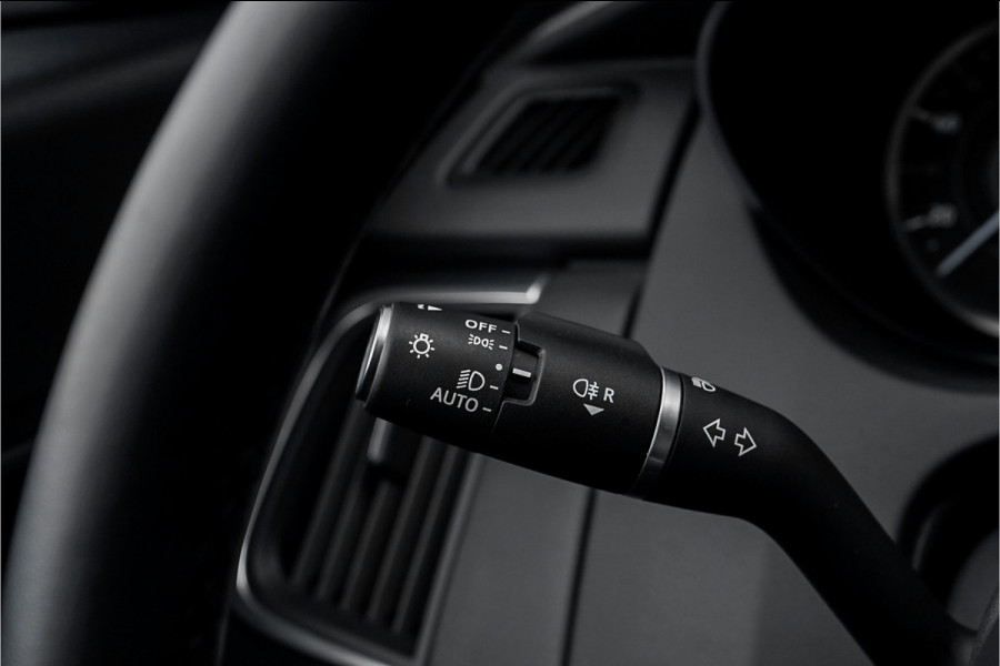 Jaguar E-Pace 1.5 P300e AWD R-Dynamic Pano CarPlay Leer