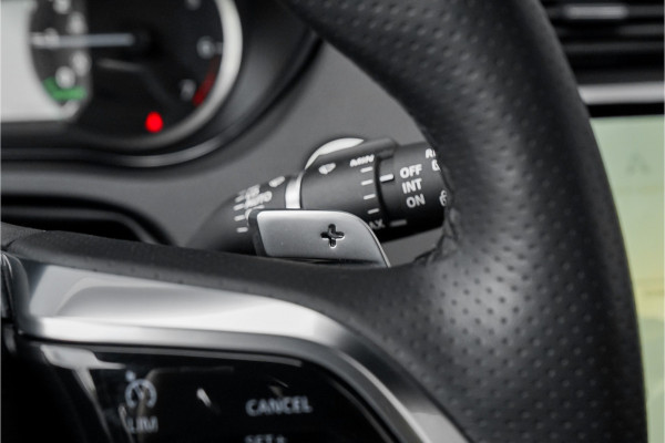 Jaguar E-Pace 1.5 P300e AWD R-Dynamic Pano CarPlay Leer