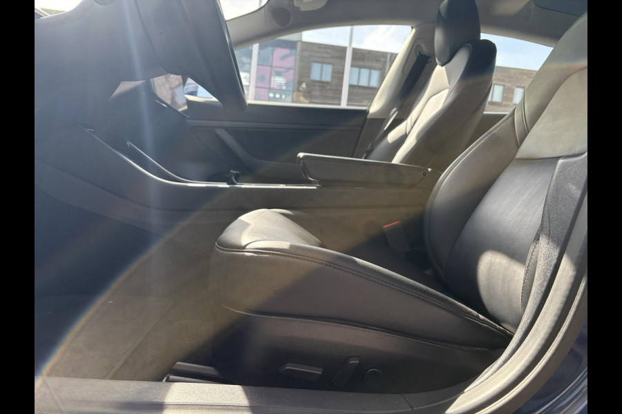 Tesla Model 3 Standard RWD Plus 60 kWh | Autopilot | Panoramadak | Stoelverwarming | BTW AUTO |