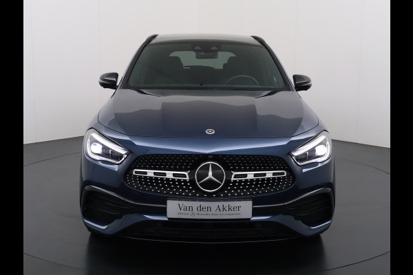 Mercedes-Benz GLA 250e AMG // Trekhaak // Distronic // Headup Display // Memory // 360 Camera // Panoramadak // Leder // 20" LM // Sfeerverlichtin