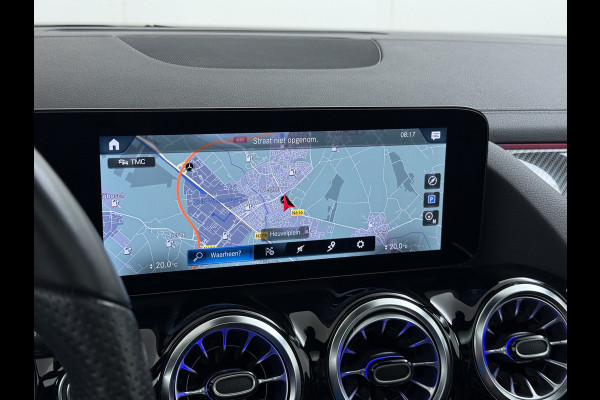 Mercedes-Benz GLA 250e AMG // Trekhaak // Distronic // Headup Display // Memory // 360 Camera // Panoramadak // Leder // 20" LM // Sfeerverlichtin