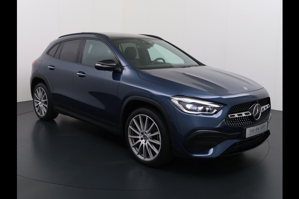 Mercedes-Benz GLA 250e AMG // Trekhaak // Distronic // Headup Display // Memory // 360 Camera // Panoramadak // Leder // 20" LM // Sfeerverlichtin