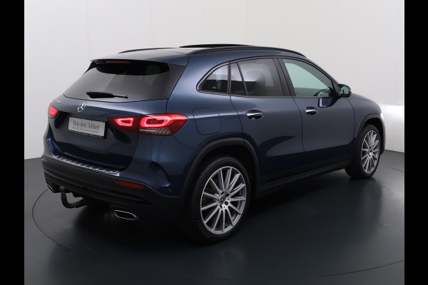 Mercedes-Benz GLA 250e AMG // Trekhaak // Distronic // Headup Display // Memory // 360 Camera // Panoramadak // Leder // 20" LM // Sfeerverlichtin