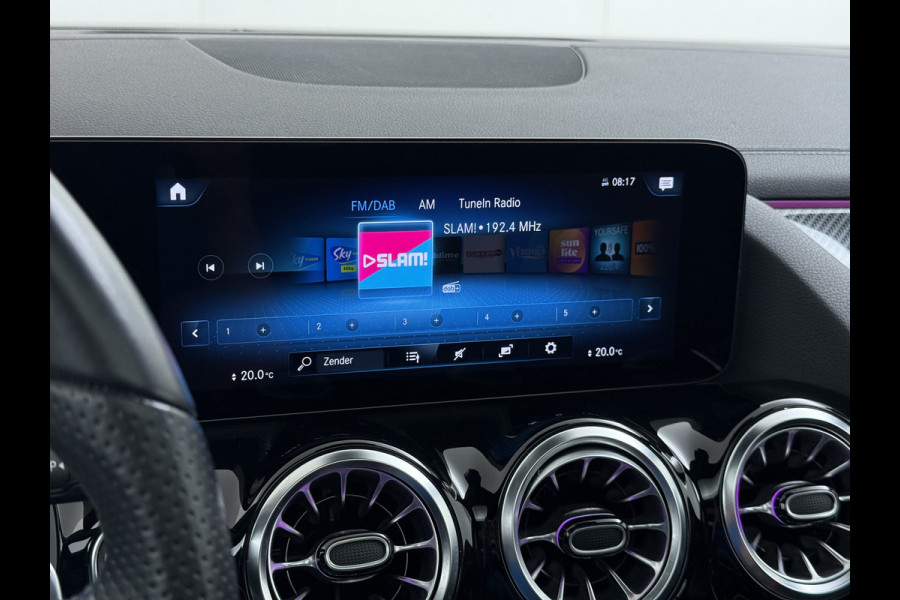 Mercedes-Benz GLA 250e AMG // Trekhaak // Distronic // Headup Display // Memory // 360 Camera // Panoramadak // Leder // 20" LM // Sfeerverlichtin