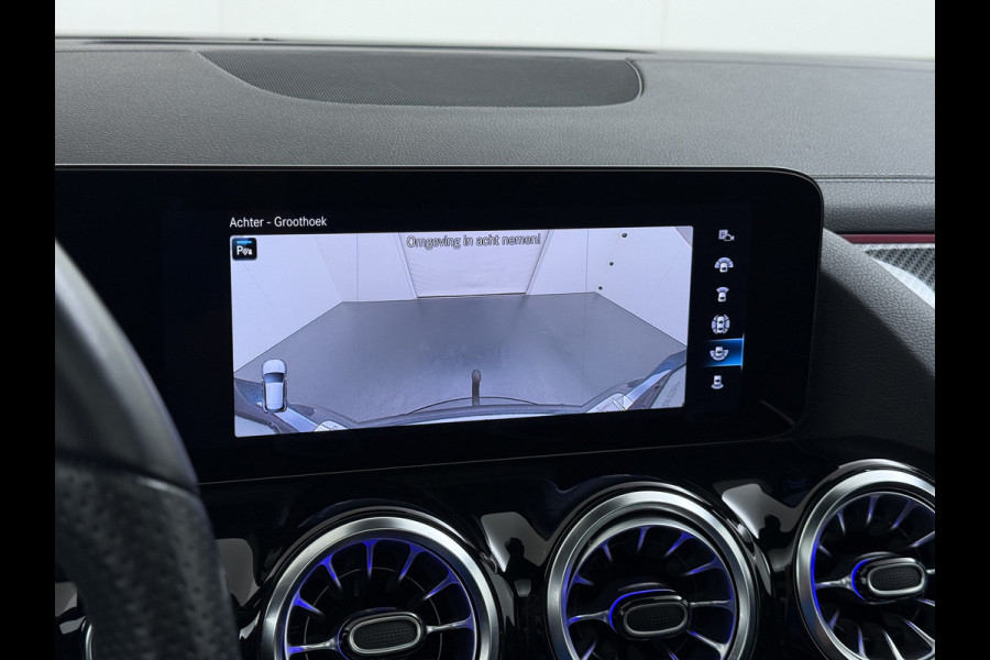 Mercedes-Benz GLA 250e AMG // Trekhaak // Distronic // Headup Display // Memory // 360 Camera // Panoramadak // Leder // 20" LM // Sfeerverlichtin